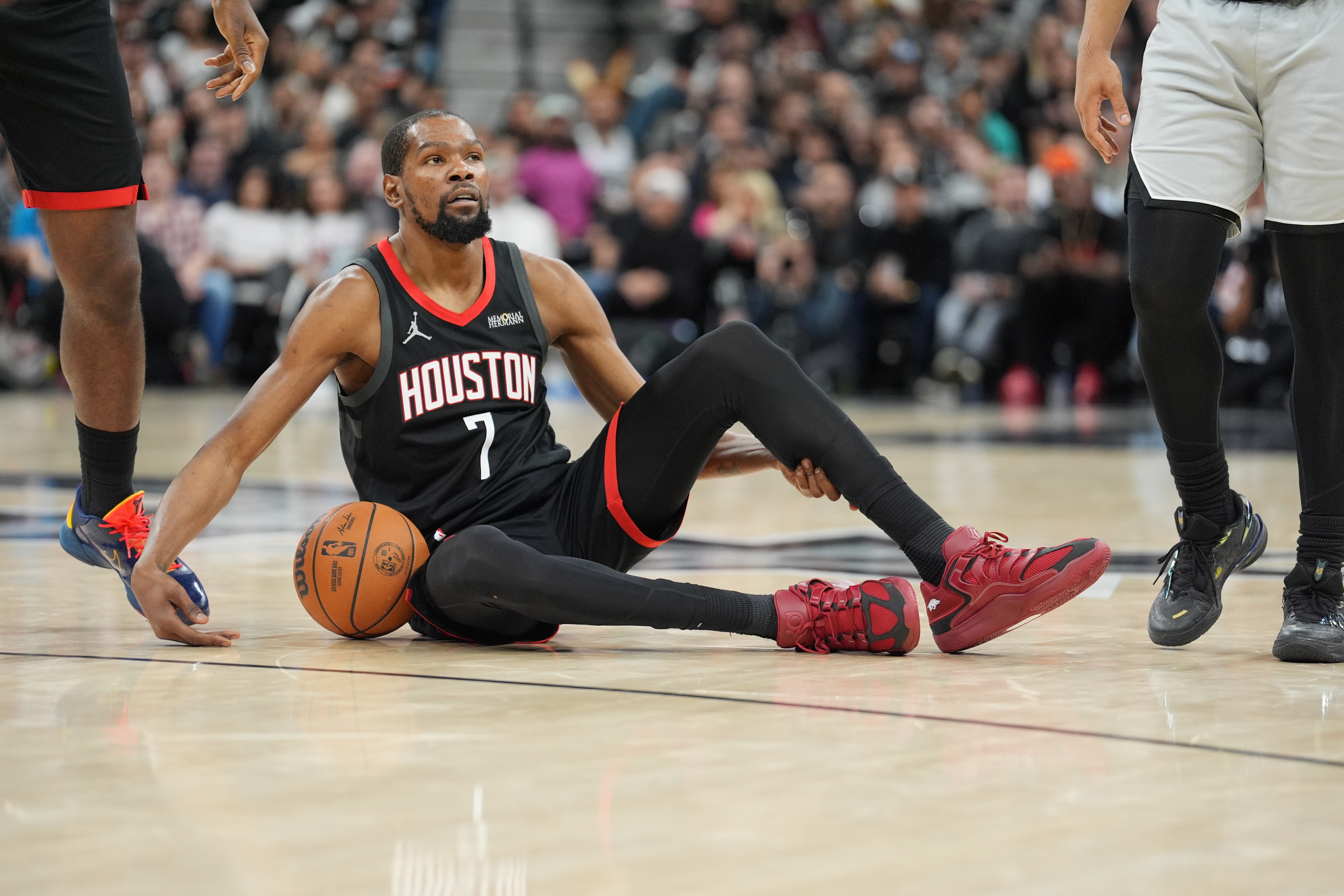 kaiyun官方网站入口-比尔·西蒙斯：若知道范弗里特受伤 火箭当时就不会换来KD