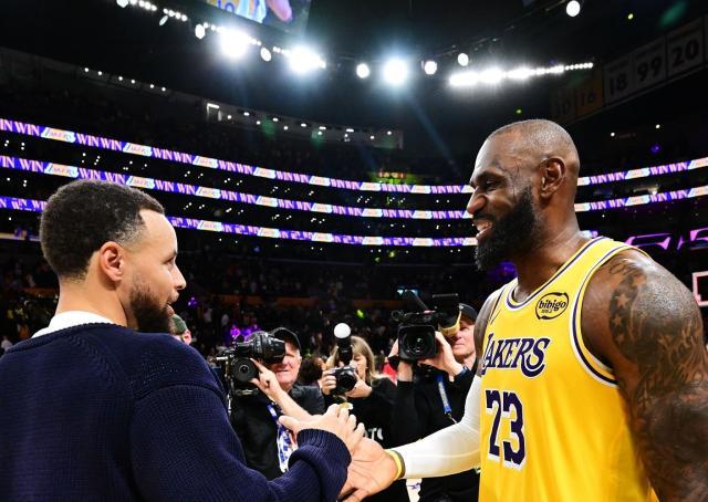 kaiyun-詹皇丢评奖资格引争议！约基奇库里冲奖也拉响警报